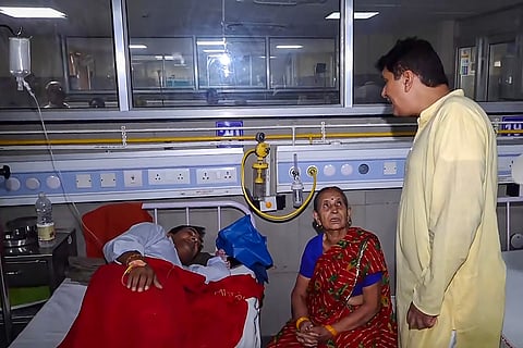 Saurabh Bharadwaj inspects a hospital